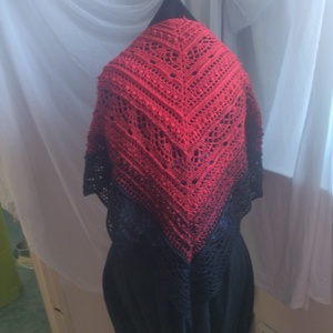 Piros-fekete színátmenetes sál. - ruha & divat - sál, sapka, kendő - sál - Meska.hu Piros-fekete színátmenetes sál. - ruha & divat - sál, sapka, kendő - sál - Meska.hu