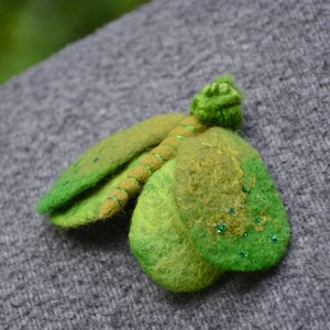 Zöld lepke kitűző, egyedi nemez bross, Ékszer, Kitűző és Bross, Ruha & Cipőklipsz, Nemezelés, MESKA