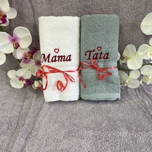 Páros Mama és Tata feliratos hímzett törölköző - otthon & életmód - fürdőszoba - törölköző - Meska.hu