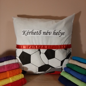 Egyedi névre szóló focilabdás párna + törölköző, Otthon & Életmód, Lakástextil, Párna & Párnahuzat, Hímzés, Varrás, MESKA