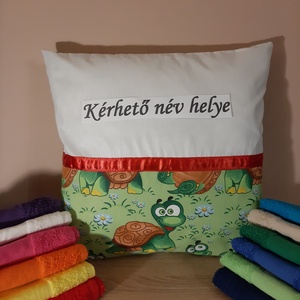 Egyedi névre szóló teknősbékás párna + törölköző, Otthon & Életmód, Lakástextil, Párna & Párnahuzat, Hímzés, Varrás, MESKA