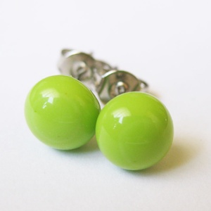 Borsózöld üveg pötyi fülbevaló - ékszer - fülbevaló - pötty fülbevaló - Meska.hu