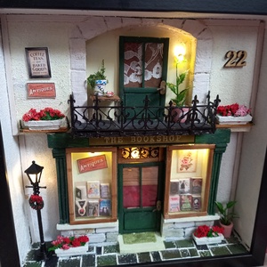 Könyvesbolt a Baker Streeten - miniatűr dobozkép - fali kulcstartó - Meska.hu
