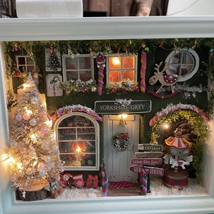 Cukorka utca 47:  Dobozkép - Fali kulcstartó, Karácsony, Karácsonyi lakásdekoráció, Karácsonyi falu, házikó, Újrahasznosított alapanyagból készült termékek, MESKA