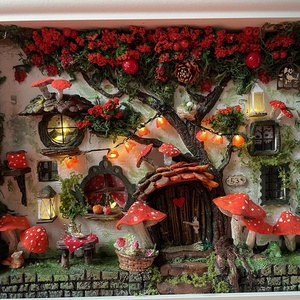 Gomba utca 53 - miniatűr dobozkép - fali kulcstartó, Karácsony, Karácsonyi lakásdekoráció, Karácsonyi falu, házikó, Újrahasznosított alapanyagból készült termékek, MESKA
