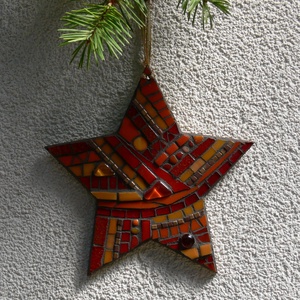 Piros csillag - üvegmozaik dísz - otthon & életmód - dekoráció - fali és függő dekoráció - falra akasztható dekor - Meska.hu