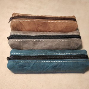 Gyűrt bőrből készült tolltartó - otthon & életmód - papír, írószer - tolltartó & ceruzatekercs - Meska.hu