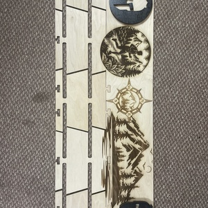 Egyedi, bővíthető fa éremtartó - otthon & életmód - dekoráció - fali és függő dekoráció - éremtartó - Meska.hu