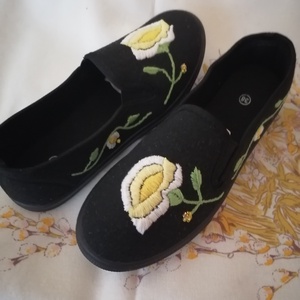 Hímzett tornacipő , DIY (Csináld magad), Szabásminta, útmutató, Hímzés minta, , MESKA