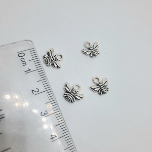 Ezüst színű méhecske medál - Meska.hu