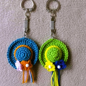 Horgolt kalap kulcstartó (2db) - Meska.hu