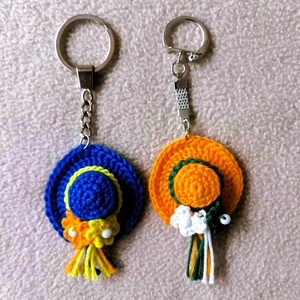 Horgolt kalap kulcstartó (2db) - táska & tok - kulcstartó & táskadísz - kulcstartó - Meska.hu