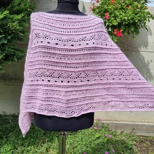 Csipkemintás mohair-gyapjú halványlila puha, meleg poncsó - ruha & divat - női ruha - poncsó - Meska.hu