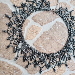 Ezüstközepű szürke 'csipke' gyöngygallér - ékszer - nyaklánc - nyakpánt, gallér - Meska.hu