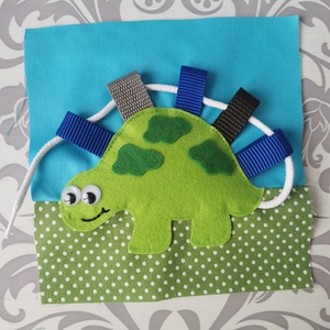 Textilkönyv egy oldala - dínó  - Meska.hu