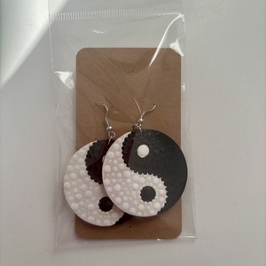 Jing-jang fülbevaló - ékszer - fülbevaló - fülékszer - Meska.hu