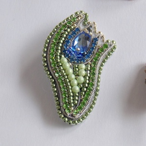 Kék tulipán -gyöngy hímzett bross-kitűző - ékszer - kitűző és bross - kitűző - Meska.hu