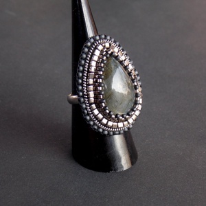 Ezüst labradorite - gyöngy hímzett gyűrű - Meska.hu
