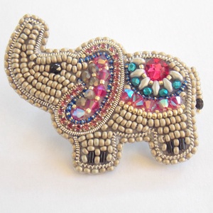 Fáni -gyöngy hímzett bross-kitűző - ékszer - kitűző és bross - Meska.hu