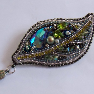 Levél   -gyöngy hímzett bross-kitűző - ékszer - kitűző és bross - Meska.hu