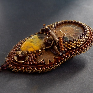 Bumblebee jasper  -gyöngy hímzett bross-kitűző - ékszer - kitűző és bross - kitűző - Meska.hu