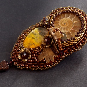 Bumblebee jasper  -gyöngy hímzett bross-kitűző - ékszer - kitűző és bross - kitűző - Meska.hu