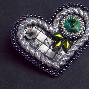 Valentin - gyöngy hímzett bross , Ékszer, Kitűző és Bross, Kitűző, Ékszerkészítés, Gyöngyfűzés, gyöngyhímzés, MESKA