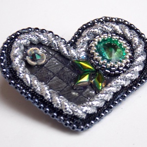 Valentin - gyöngy hímzett bross  - ékszer - kitűző és bross - kitűző - Meska.hu