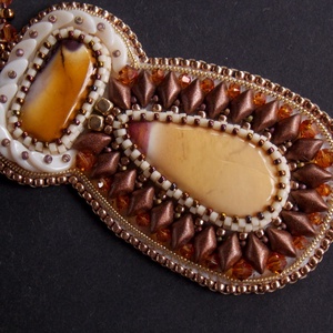 Őszi avar  -gyöngy hímzett , gyöngy horgolt nyaklánc - ékszer - nyaklánc - gyöngyös nyaklánc - Meska.hu