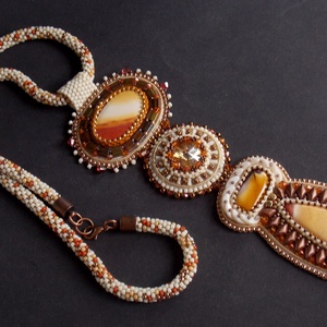 Őszi avar  -gyöngy hímzett , gyöngy horgolt nyaklánc - ékszer - nyaklánc - gyöngyös nyaklánc - Meska.hu