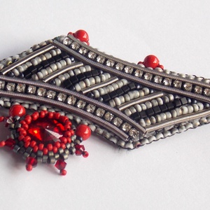 November  -gyöngy hímzett bross-kitűző - ékszer - kitűző és bross - Meska.hu