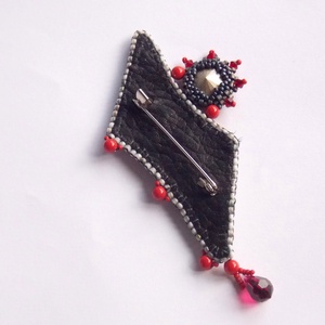 November  -gyöngy hímzett bross-kitűző - ékszer - kitűző és bross - Meska.hu