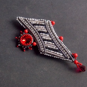 November  -gyöngy hímzett bross-kitűző - ékszer - kitűző és bross - Meska.hu