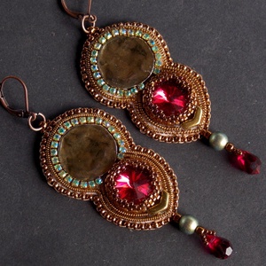 Sarolta - gyöngy hímzett fülbevaló - ékszer - fülbevaló - lógó fülbevaló - Meska.hu