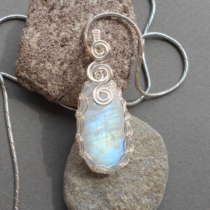 Szivárvány holdkő medál ezüstözött rézdróttal+ajándék -  - Meska.hu