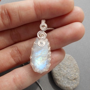 Szivárvány holdkő medál ezüstözött rézdróttal+ajándék -  - Meska.hu
