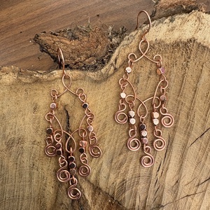 Vörösréz fülbevaló rosegold hematit gyöngyökkel  - ékszer - fülbevaló - lógó fülbevaló - Meska.hu