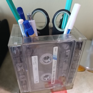 Retro kazettatok tolltartó - otthon & életmód - tárolás & rendszerezés - íróasztali tároló - Meska.hu