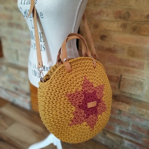 Horgolt női körtáska mustársárga színben - csillaggal a közepén - Crossbody, Táska & Tok, Kézitáska & válltáska, Vállon átvethető táska, Horgolás, MESKA