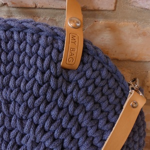 Horgolt női körtáska farmerkék színben - Crossbody - táska & tok - kézitáska & válltáska - vállon átvethető táska - Meska.hu