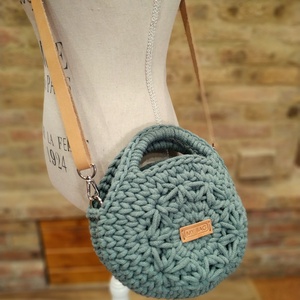Horgolt női körtáska - MINI - jázmin mintával a közepén - Crossbody - ZSÁLYA, Táska & Tok, Kézitáska & válltáska, Vállon átvethető táska, Horgolás, Meska