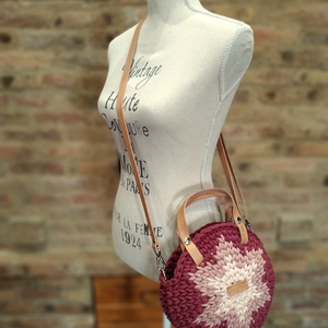 Horgolt női körtáska - MINI - csillaggal a közepén - Crossbody - VADRÓZSA - táska & tok - kézitáska & válltáska - vállon átvethető táska - Meska.hu