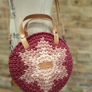 Horgolt női körtáska - MINI - csillaggal a közepén - Crossbody - VADRÓZSA - táska & tok - kézitáska & válltáska - vállon átvethető táska - Meska.hu