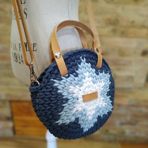 Horgolt női körtáska - MINI - csillaggal a közepén - Crossbody - FARMERKÉK, Táska & Tok, Kézitáska & válltáska, Vállon átvethető táska, Horgolás, MESKA