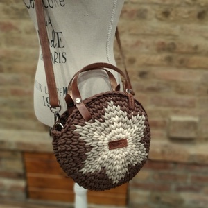 Horgolt női körtáska - MINI - csillaggal a közepén - Crossbody - CSOKIBARNA, Táska & Tok, Kézitáska & válltáska, Vállon átvethető táska, Horgolás, MESKA