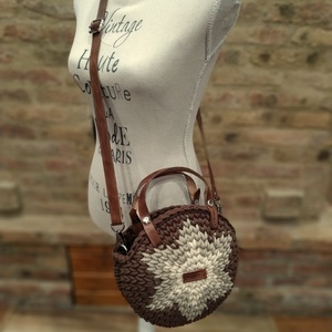 Horgolt női körtáska - MINI - csillaggal a közepén - Crossbody - CSOKIBARNA - táska & tok - kézitáska & válltáska - vállon átvethető táska - Meska.hu