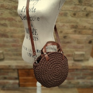 Horgolt női körtáska - MINI - csillaggal a közepén - Crossbody - CSOKIBARNA - táska & tok - kézitáska & válltáska - vállon átvethető táska - Meska.hu