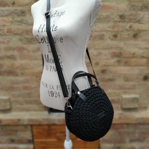 Horgolt női körtáska - MINI - Crossbody - FEKETE - táska & tok - kézitáska & válltáska - vállon átvethető táska - Meska.hu