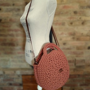 Horgolt női körtáska terrakotta színben - jázmin mintával - Crossbody - táska & tok - kézitáska & válltáska - vállon átvethető táska - Meska.hu
