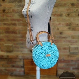 Horgolt női körtáska - MINI - jázmin mintával - Crossbody - MENTAKÉK - táska & tok - kézitáska & válltáska - vállon átvethető táska - Meska.hu